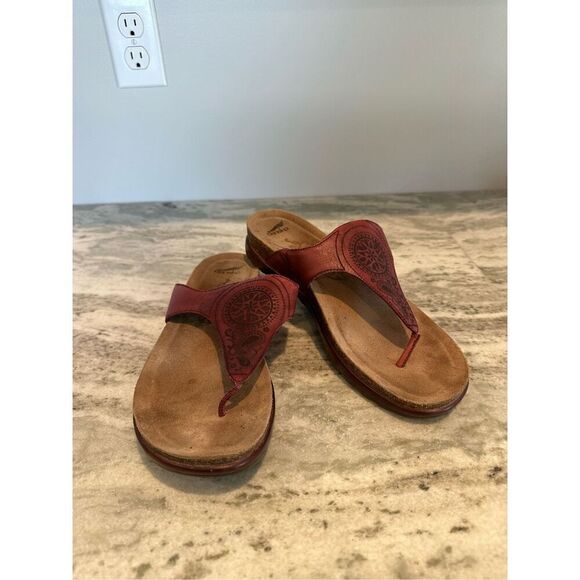 Dansko Pryia Red Tooled Leather Sandals Flip Flops Size 9.5 - Picture 1 of 9